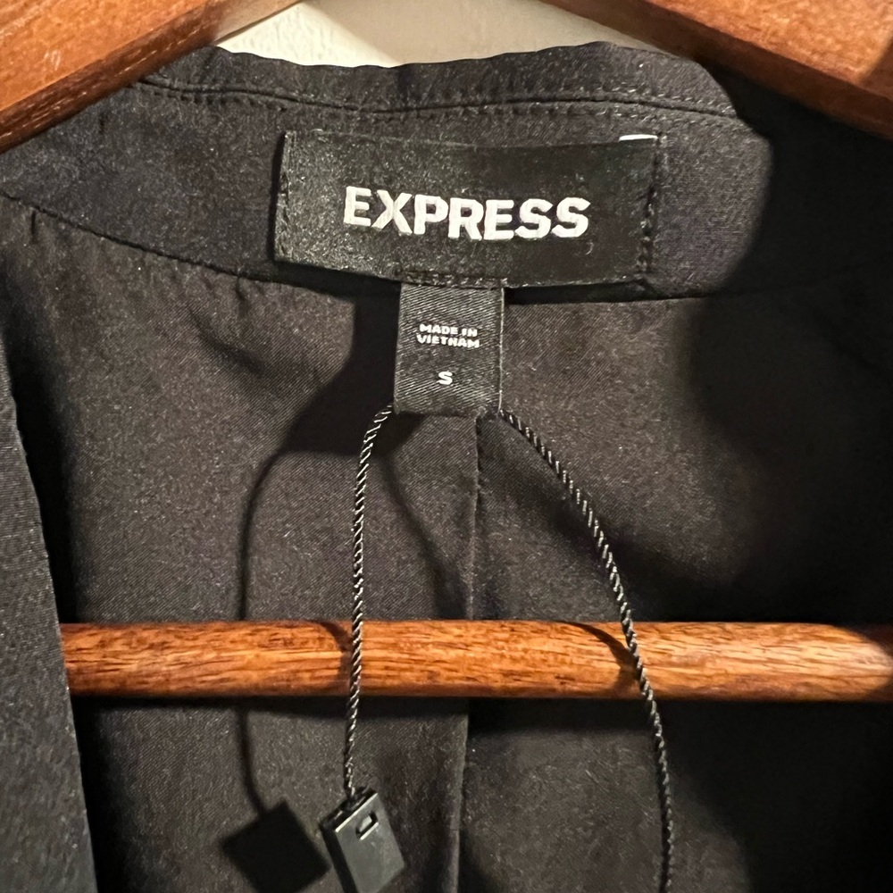 Express - Picture 2 of 3